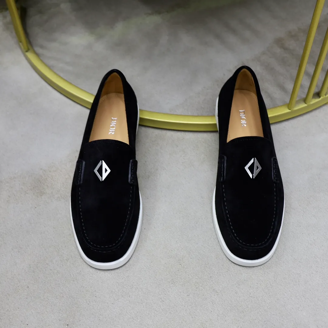 Ex-factory price: 540🙅‍♂️🙅‍♂️🙅‍♂️ Brand: Dior DIOR Standard code: Men's code 38/44 (45 can be customized) Grade: Same as the official website Material: Original cowhide stitching, cowhide lining, original TPU wear-resistant soft outsole Style categories: Leisure and sports version, footwear for driving, young fashion, European and American trends, British style Color: actual picture color